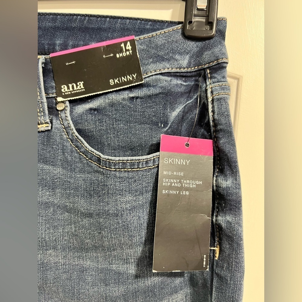 NWT women’s jeans ANA 14 short skinny mid rise - Picture 4 of 8